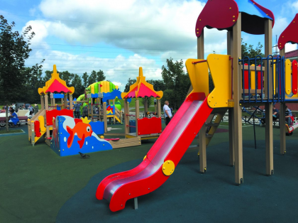 В районе установили новые конструкции на спортивных и детских площадках